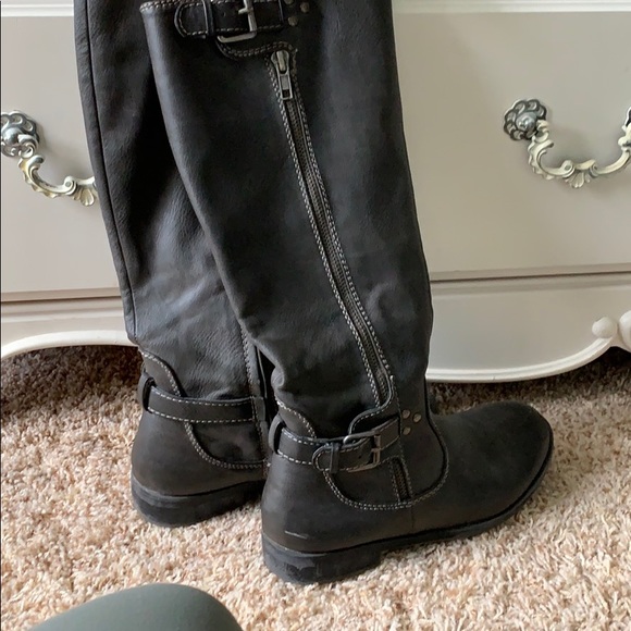 Gray Report Boots - Picture 3 of 5